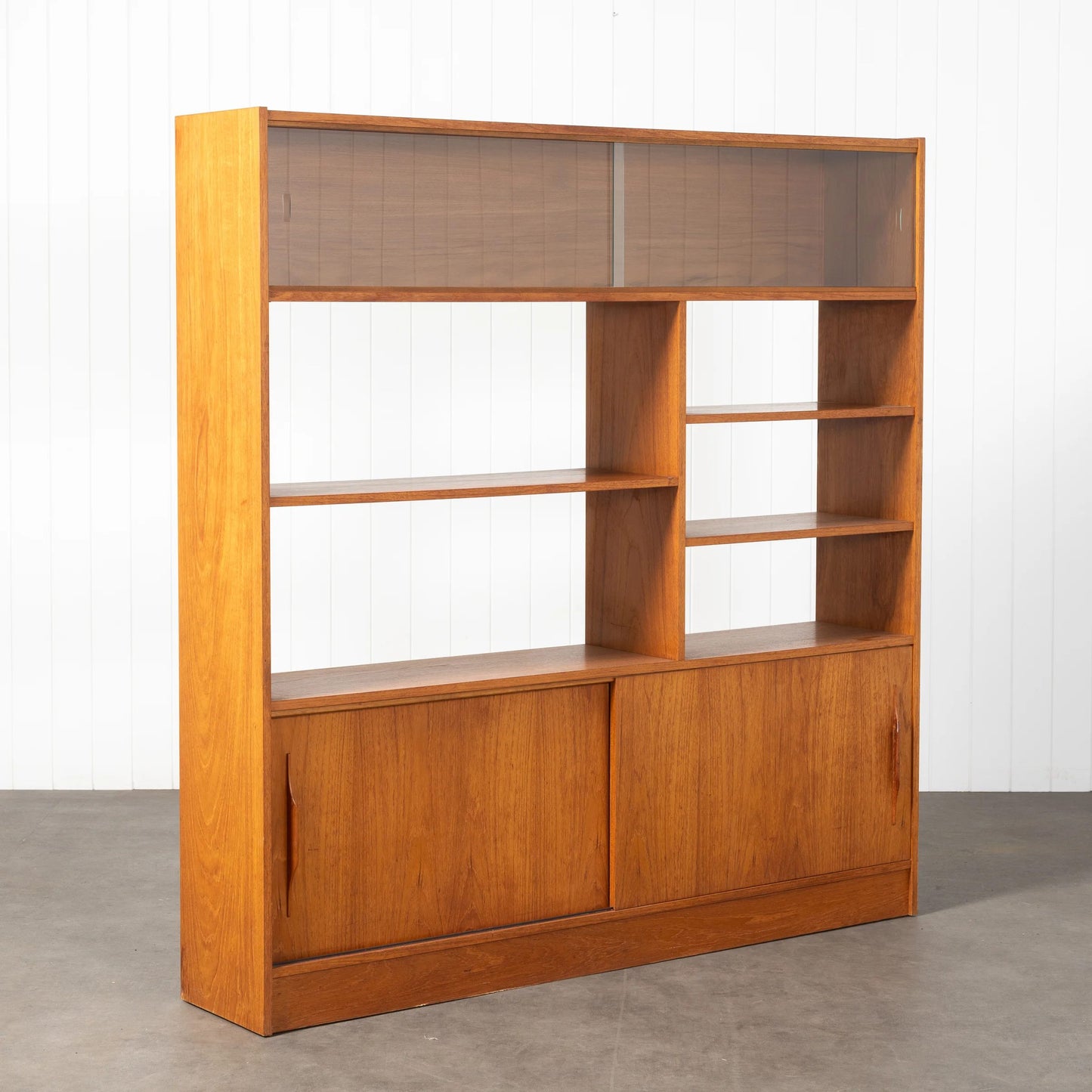 Mid Century Bookshelf / Display Cabinet